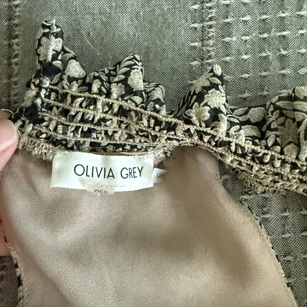 Olivia Grey Floral Sleeveless Dress - Picture 5 of 7